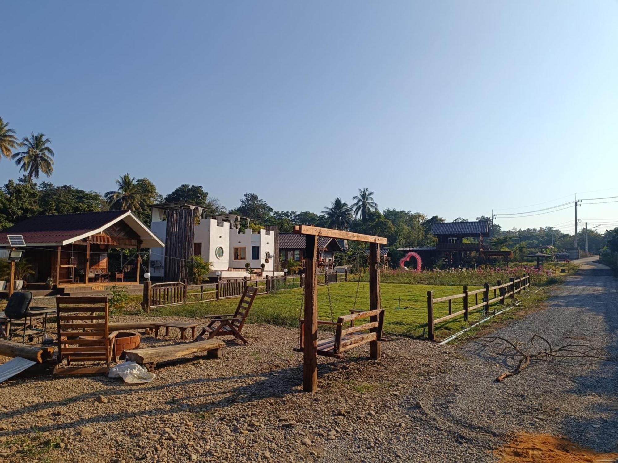 ม่วนใจ๋ปันสุข โฮมสเตย์แอนคาเฟ่ Muanjai Punsuk Homestay And Cafe Чом Тхонг Экстерьер фото